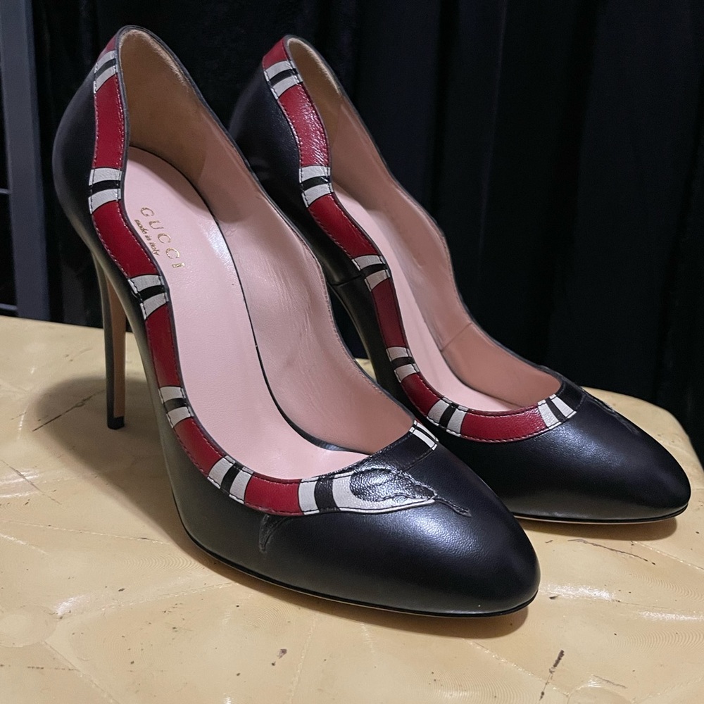 Gucci black leather red king snake serpent heels almost new size 38 7.5